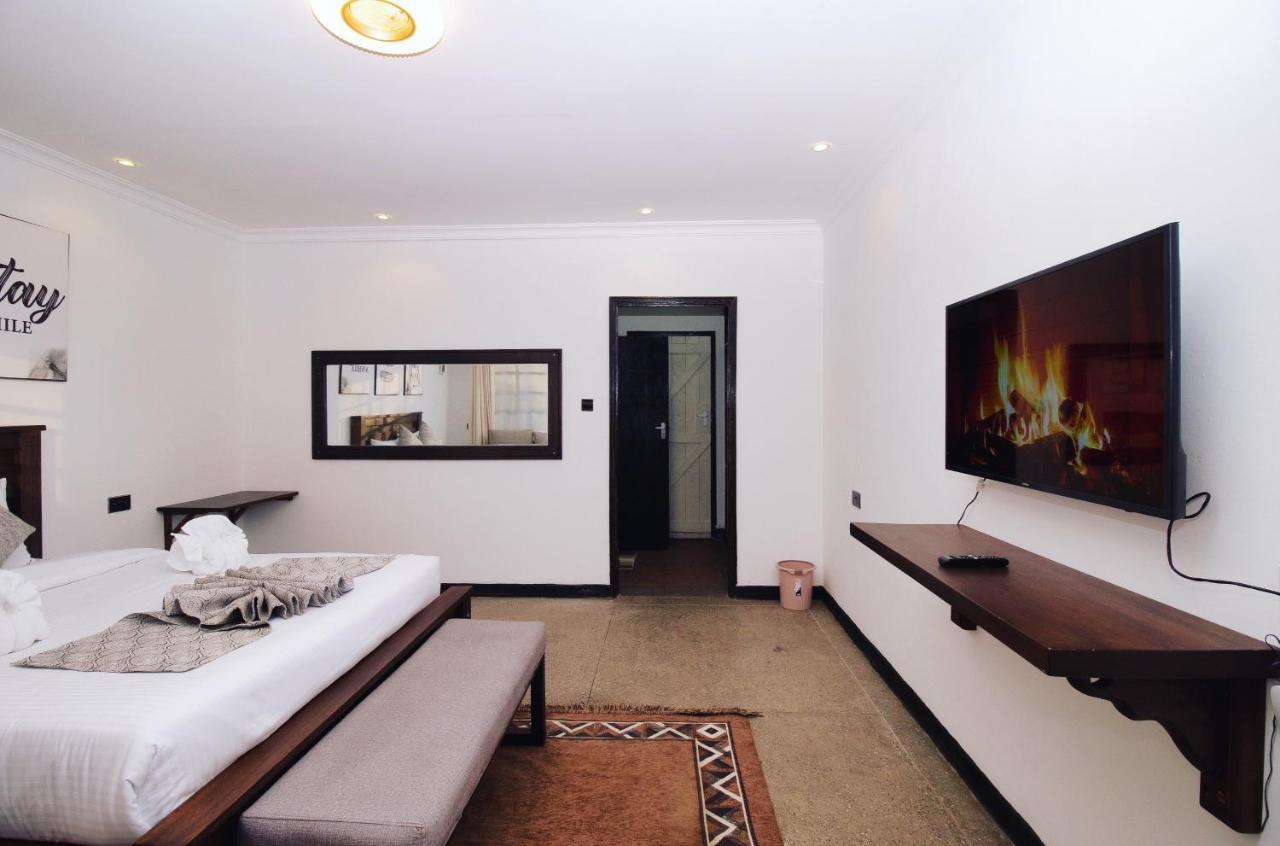 Arabel'S Place Riverside Villas ナニュキ エクステリア 写真
